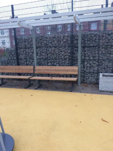 Labiekārtota terase ar soliem